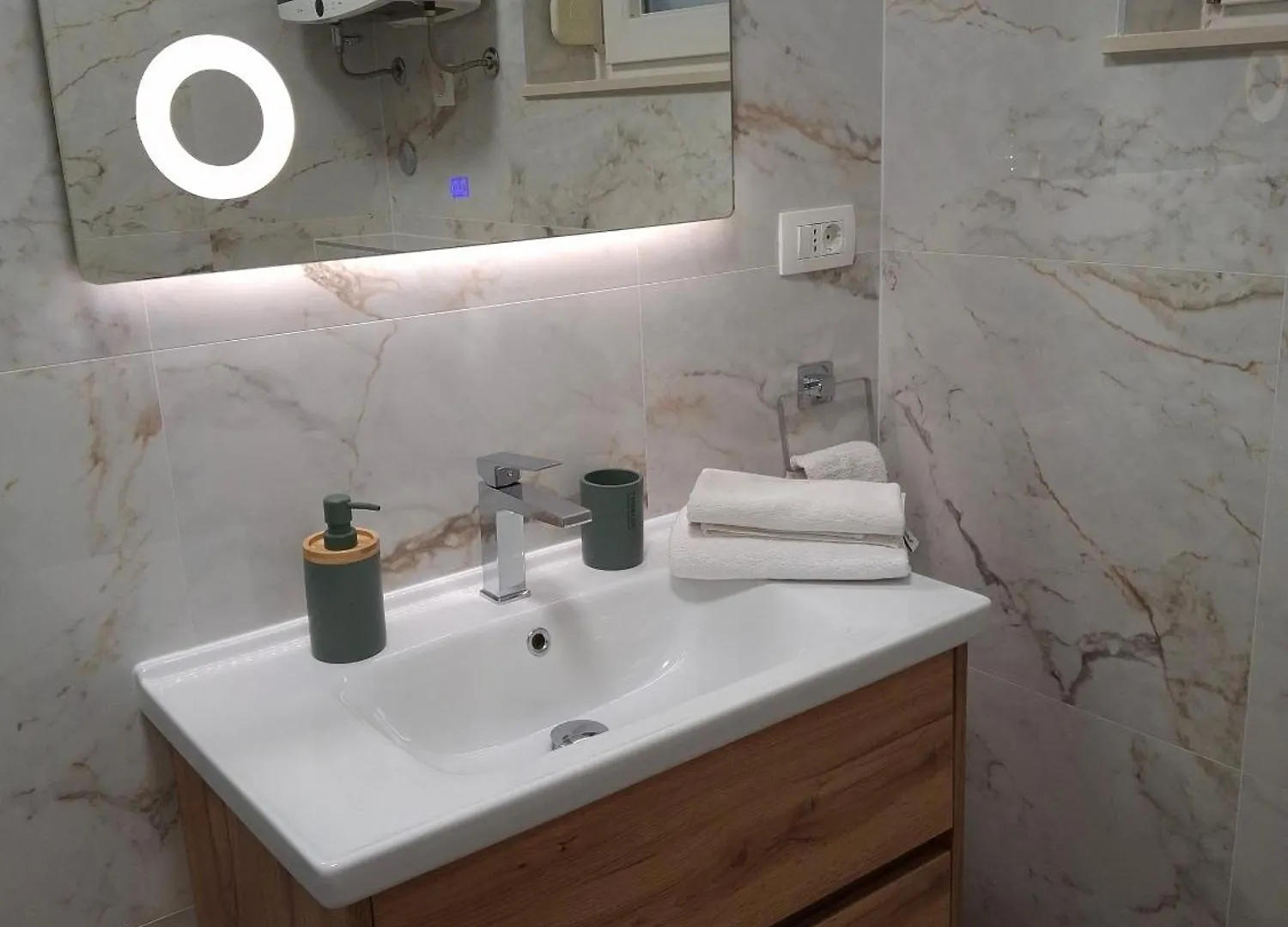 Apartment Pag 6412C